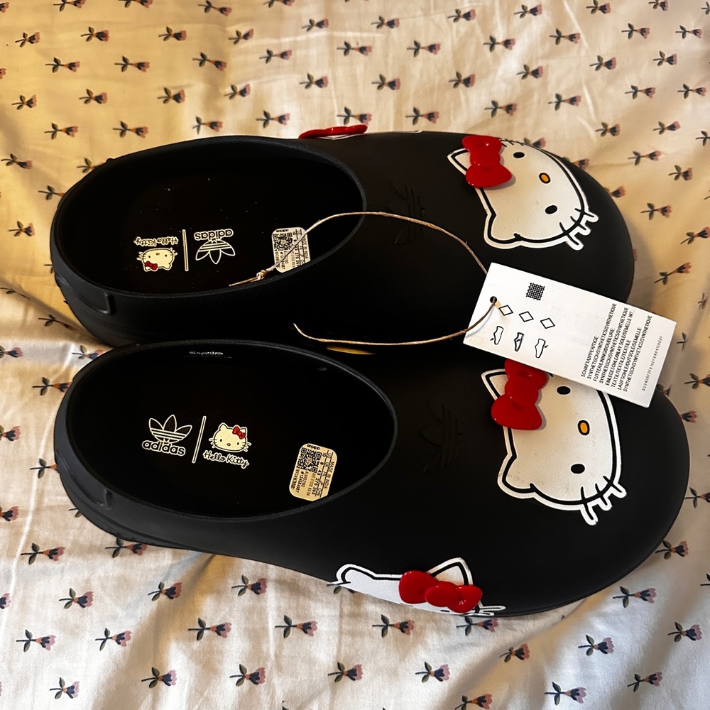 Hello Kitty x Adidas AdiFoam Stan mule shoes / crocs